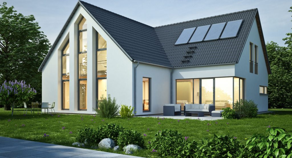 Weißes Einfamilienhaus in der Abenddämmerung